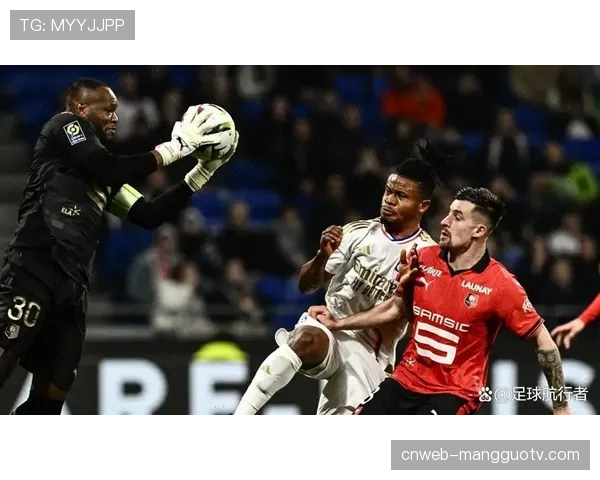 即时战报：第78分钟，拉卡泽特点射命中，里昂2-1反超巴黎。